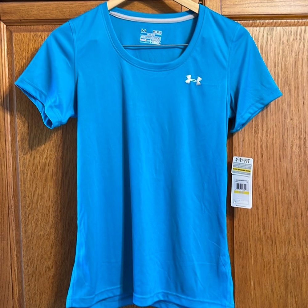 NWT Women’s Under Armour heat gear top.